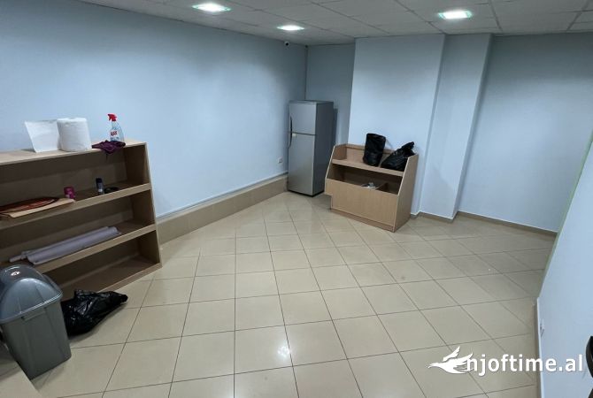 Ambjent biznesi Duplex me qera - Rruga e Elbasanit (ish 7 xhuxhat) (VR111)