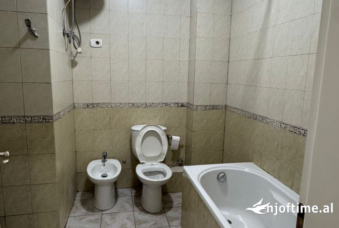 Shtepi me qera Apartament ne Tirane, 1+1, Mobilimi E mobiluar, Pagesa 650  Euro.