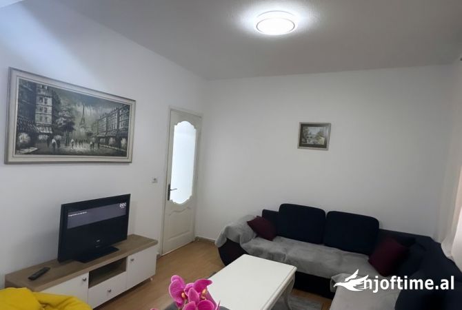 Shtepi me qera Apartament ne Tirane, 3+1, Mobilimi E mobiluar, Pagesa 600  Euro.