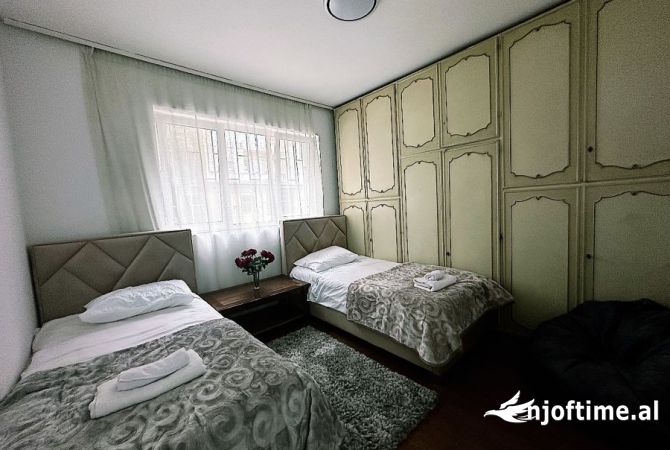 Shtepi me qera Apartament ne Tirane, 3+1, Mobilimi E mobiluar, Pagesa 600  Euro.