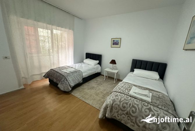 Shtepi me qera Apartament ne Tirane, 3+1, Mobilimi E mobiluar, Pagesa 600  Euro.