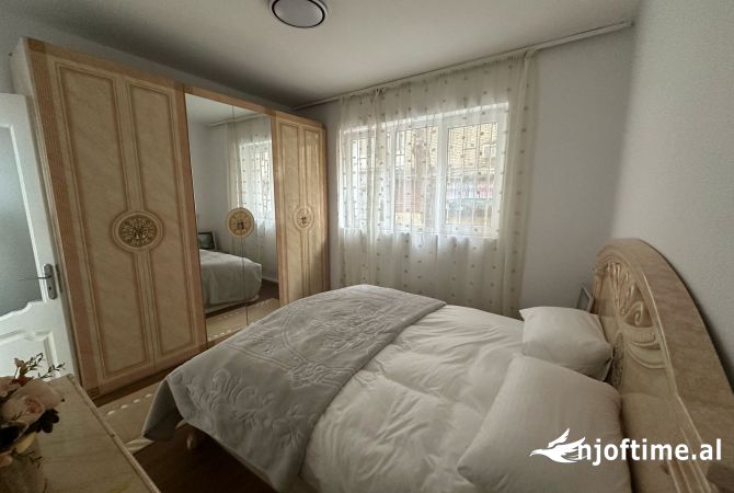 Shtepi me qera Apartament ne Tirane, 3+1, Mobilimi E mobiluar, Pagesa 600  Euro.