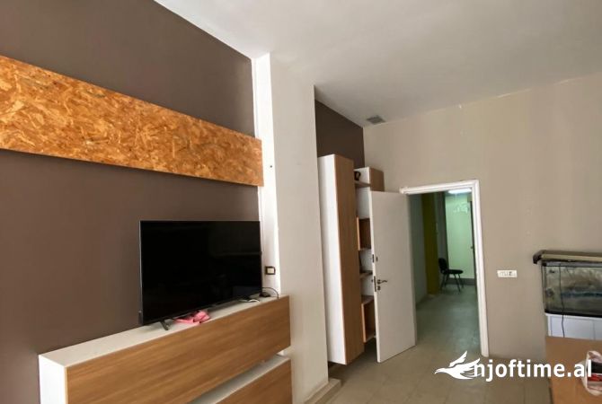 Ambient biznesi me qera 3+1 ne Tirane - 600 Euro