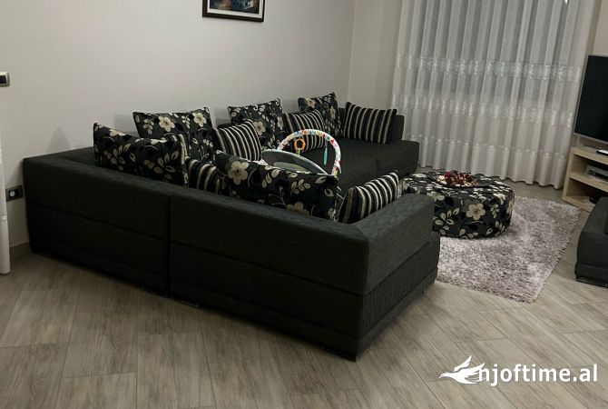 Shtepi me qera 7+1 ne Tirane - 3,000 Euro