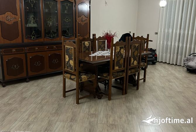Shtepi me qera Shtepi Private ne Tirane, 7+1, Mobilimi E mobiluar, Pagesa 3,000  Euro.