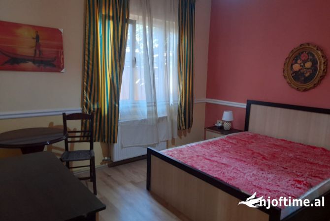Shtepi me qera Apartament ne Tirane, 2+1, Mobilimi E mobiluar, Pagesa 480  Euro.