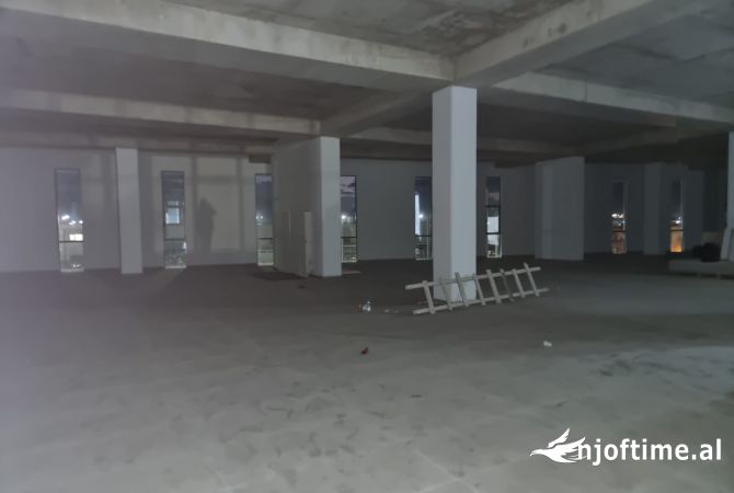 Ambient biznesi me qera 4+1 ne Tirane - 3,500 Euro