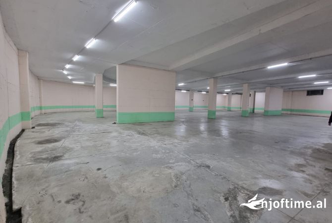 Ambient biznesi me qera 4+1 ne Tirane - 4,500 Euro
