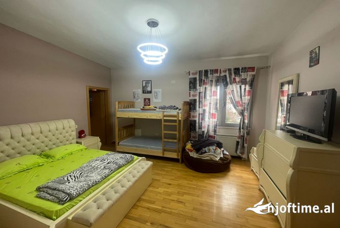 Shtepi me qera Shtepi Private ne Tirane, 5+1, Mobilimi E mobiluar, Pagesa 1,350  Euro.