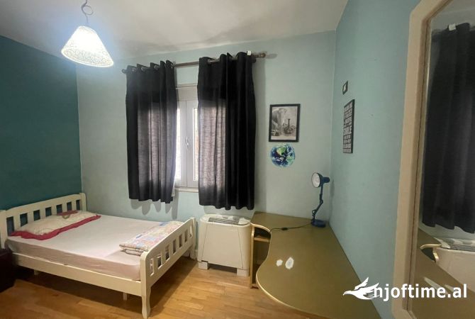 Shtepi me qera Shtepi Private ne Tirane, 5+1, Mobilimi E mobiluar, Pagesa 1,350  Euro.