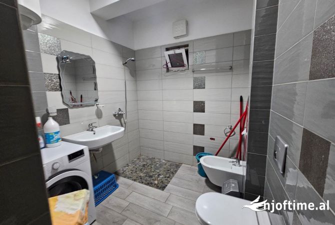 Shtepi me qera Apartament ne Tirane, 1+1, Mobilimi E mobiluar, Pagesa 499  Euro.