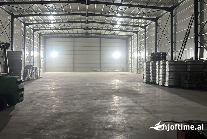 Ambient biznesi me qera 4+1 ne Tirane - 2,500 Euro