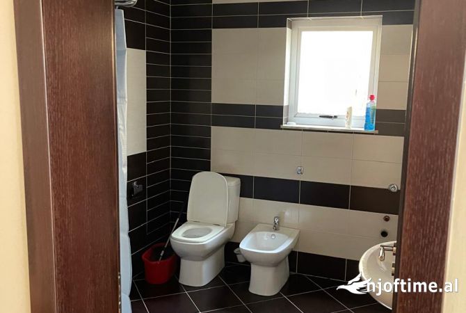 Shtepi me qera Apartament ne Tirane, 2+1, Mobilimi E mobiluar, Pagesa 500  Euro.