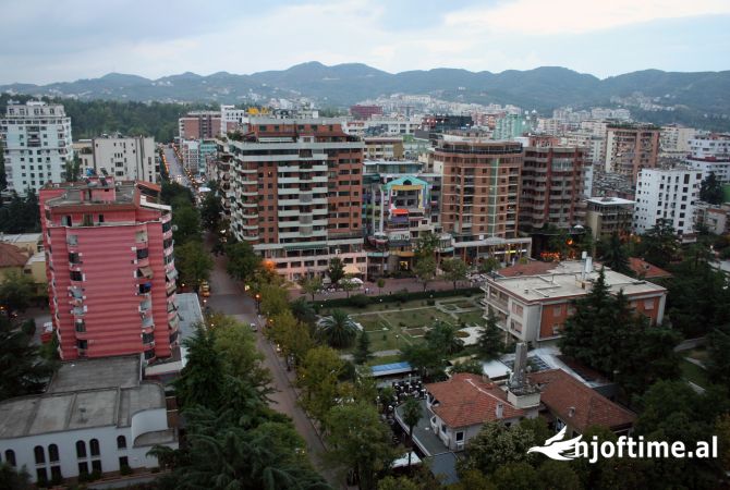 Ambient biznesi me qera 3+1 ne Tirane - 600 Euro