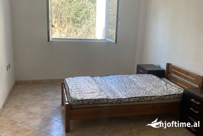 Shtepi me qera Apartament ne Tirane, 3+1, Mobilimi E mobiluar, Pagesa 500  Euro.
