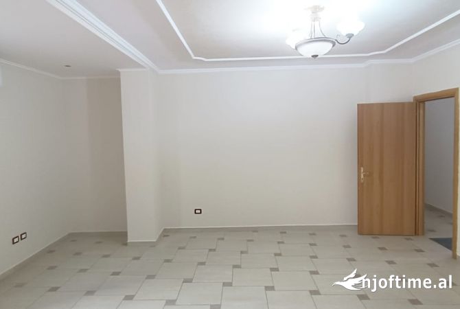 Ambient biznesi me qera 3+1 ne Tirane - 1,200 Euro