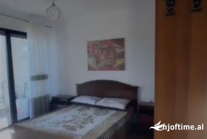 Shtepi me qera Apartament ne Tirane, 2+1, Mobilimi E mobiluar, Pagesa 450  Euro.