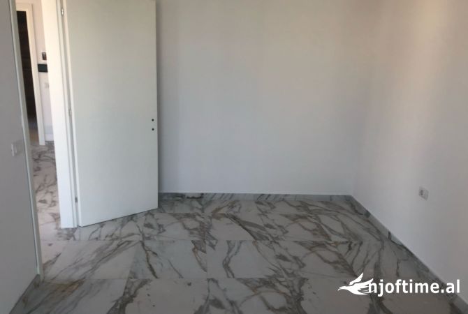 Ambient biznesi me qera 1+1 ne Tirane - 1,400 Euro