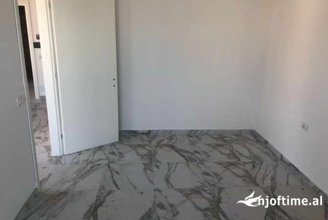 Ambient biznesi me qera 1+1 ne Tirane - 1,400 Euro