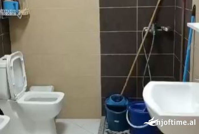 Shtepi me qera Apartament ne Tirane, 2+1, Mobilimi E mobiluar, Pagesa 450  Euro.