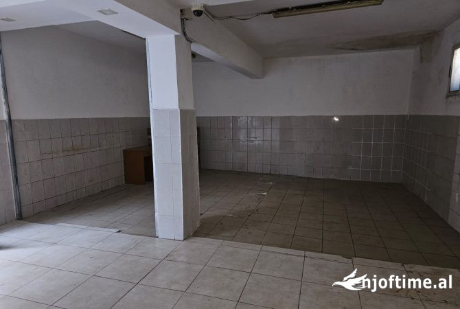 Ambient biznesi me qera 4+1 ne Tirane - 300 Euro