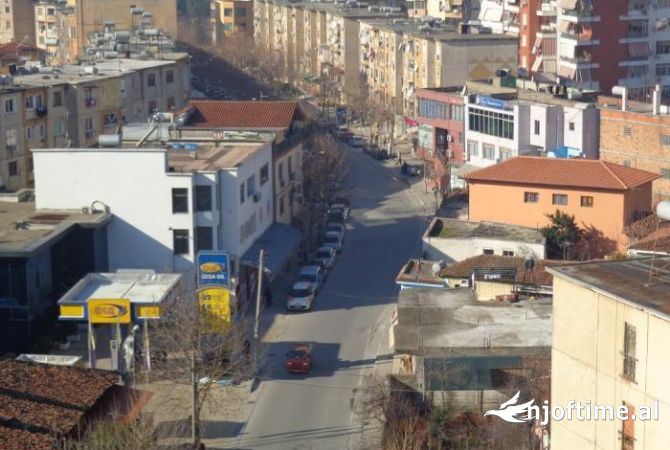 Ambient biznesi me qera 3+1 ne Tirane - 1,295 Euro