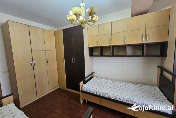 Shtepi me qera Apartament ne Tirane, 2+1, Mobilimi E mobiluar, Pagesa 500  Euro.
