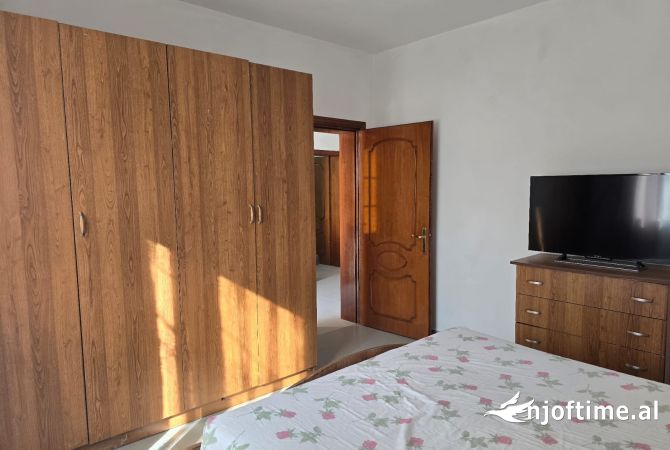 Shtepi me qera Apartament ne Tirane, 2+1, Mobilimi E mobiluar, Pagesa 400  Euro.