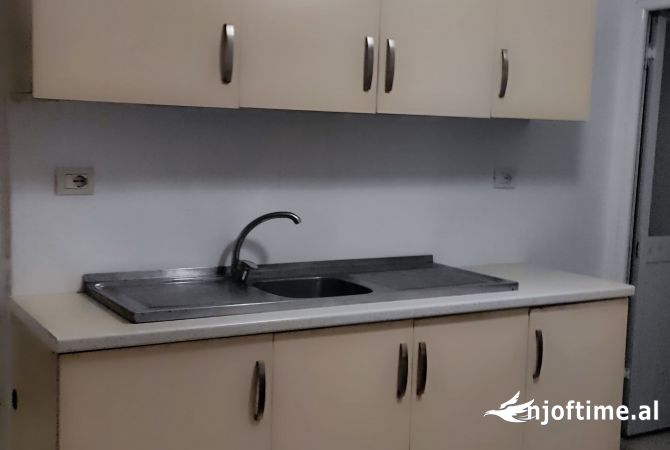 Shtepi me qera Shtepi Private ne Tirane, 1+1, Mobilimi E mobiluar, Pagesa 329  Euro.