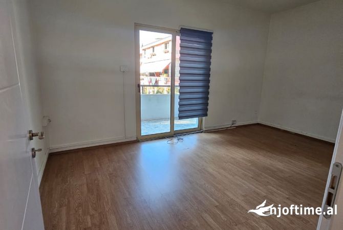 Ambient biznesi me qera 3+1 ne Tirane - 1,500 Euro