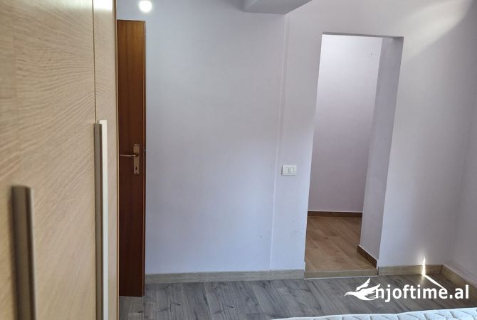 Shtepi ne shitje Apartament ne Tirane, 2+1, Mobilimi E mobiluar, Pagesa 210,000  Euro.