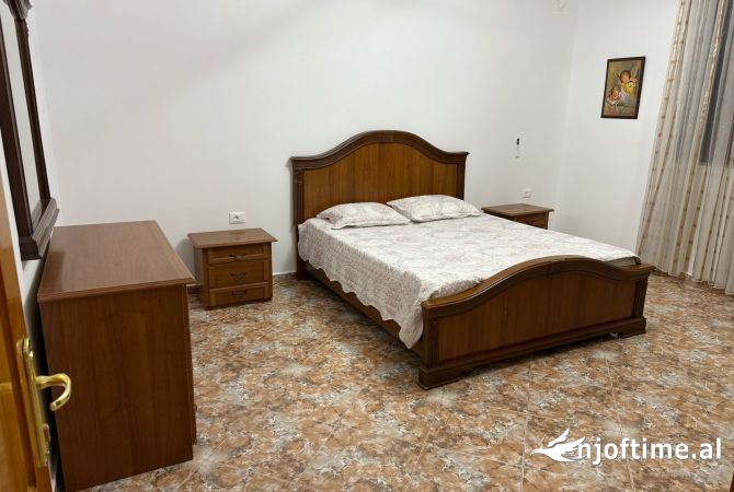 Shtepi me qera Apartament ne Tirane, 2+1, Mobilimi E mobiluar, Pagesa 500  Euro.