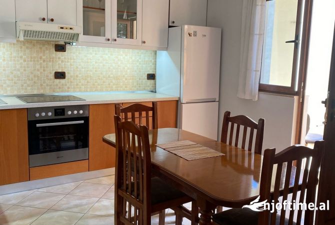 Shtepi me qera Apartament ne Tirane, 2+1, Mobilimi E mobiluar, Pagesa 700  Euro.