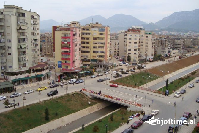 Ambient biznesi me qera 2+1 ne Tirane - 5,000 Euro