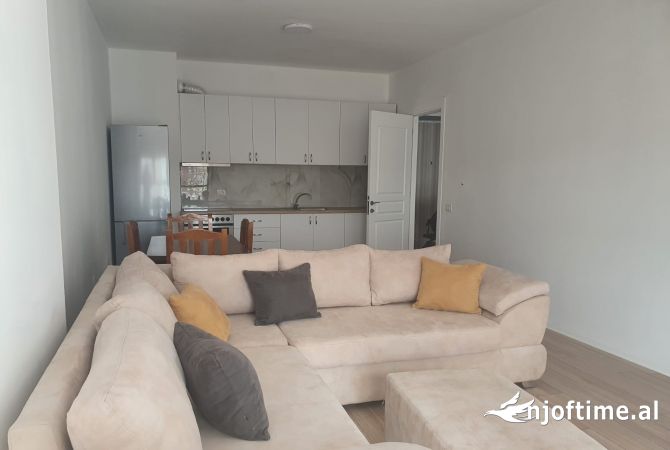 Shtepi me qera 1+1 ne Tirane - 449 Euro