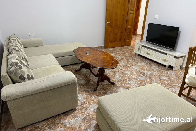 Shtepi me qera Apartament ne Tirane, 2+1, Mobilimi E mobiluar, Pagesa 500  Euro.