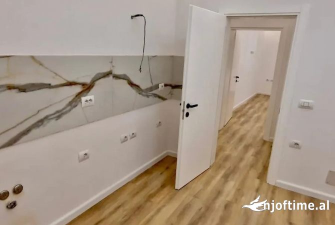 Ambient biznesi me qera 1+1 ne Tirane - 1,100 Euro