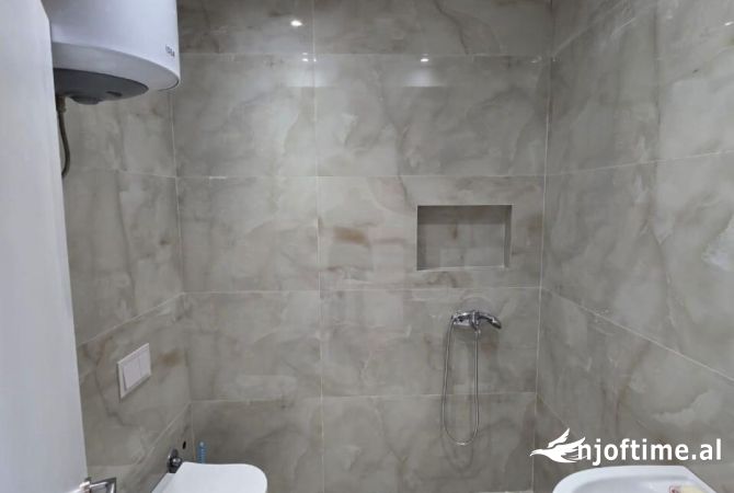 Ambient Biznesi\ Zyre 2+1 me Qera-  Myslym Shyri (VR004)