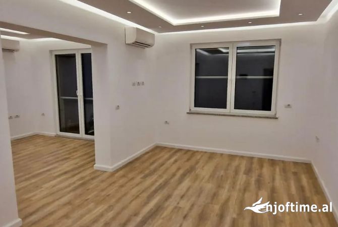 Ambient biznesi me qera 3+1 ne Tirane - 1,099 Euro