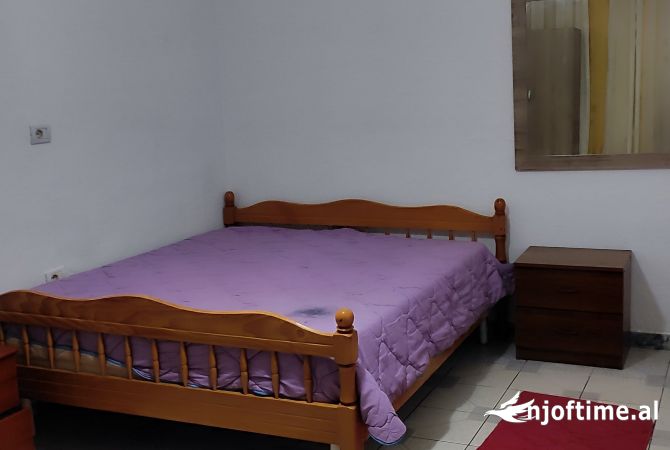 Shtepi me qera Apartament ne Tirane, 1+1, Mobilimi E mobiluar, Pagesa 327  Euro.