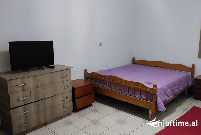 Shtepi me qera Apartament ne Tirane, 1+1, Mobilimi E mobiluar, Pagesa 327  Euro.