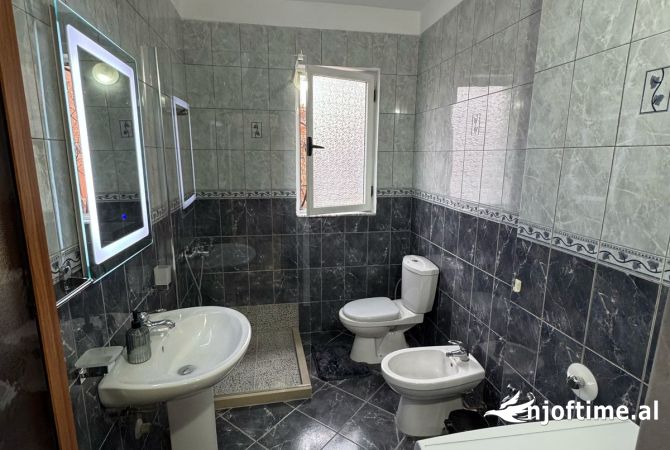 Shtepi me qera Apartament ne Tirane, 1+1, Mobilimi E mobiluar, Pagesa 600  Euro.