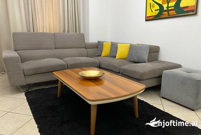 Shtepi me qera Apartament ne Tirane, 2+1, Mobilimi E mobiluar, Pagesa 680  Euro.