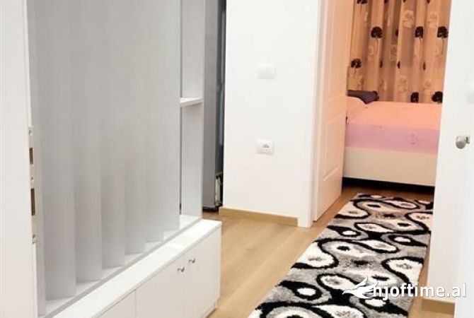 Shtepi me qera Apartament ne Tirane, 1+1, Mobilimi E mobiluar, Pagesa 500  Euro.