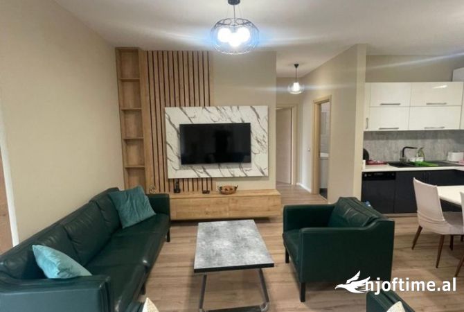 Shtepi me qera 3+1 ne Tirane - 1,200 Euro