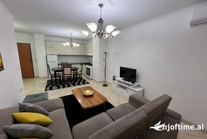 Shtepi me qera Apartament ne Tirane, 2+1, Mobilimi E mobiluar, Pagesa 680  Euro.