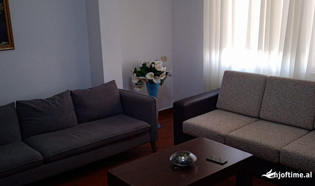 Shtepi me qera Apartament ne Tirane, 1+1, Mobilimi E mobiluar, Pagesa 450  Euro.