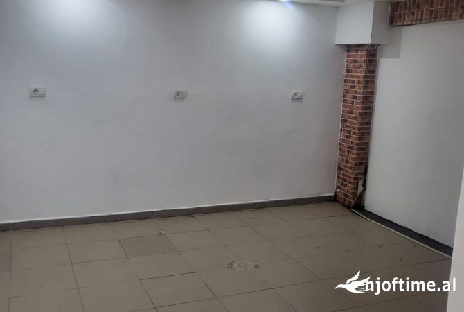 Ambient biznesi me qera 1+1 ne Tirane - 450 Euro