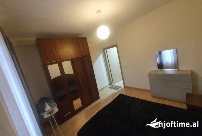 Shtepi me qera Shtepi Private ne Tirane, 1+1, Mobilimi E mobiluar, Pagesa 450  Euro.