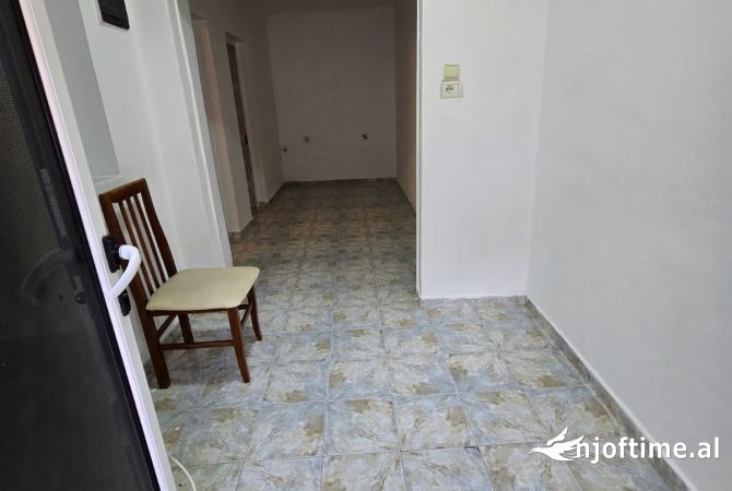 Shtepi me qera Apartament ne Tirane, 1+1, Mobilimi E mobiluar, Pagesa 300  Euro.